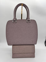 LOUIS VUITTON Handbag