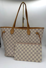 LOUIS VUITTON Fair / Well-Loved: Item shows wear Handbag