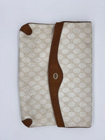 GUCCI Excellent: This item is gently used Clutch