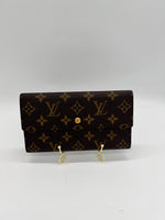 LOUIS VUITTON Excellent: This item is gently used Wallet