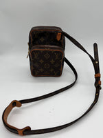 LOUIS VUITTON Excellent: This item is gently used Handbag