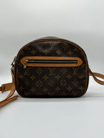 LOUIS VUITTON Handbag