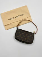 LOUIS VUITTON Monogram Pochette ( Like New )