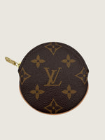 LOUIS VUITTON Like New / NWOT: Item is pristine Pouch