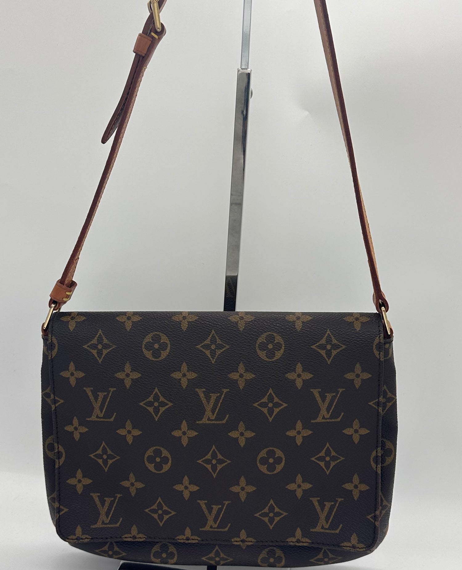 LOUIS VUITTON Handbag