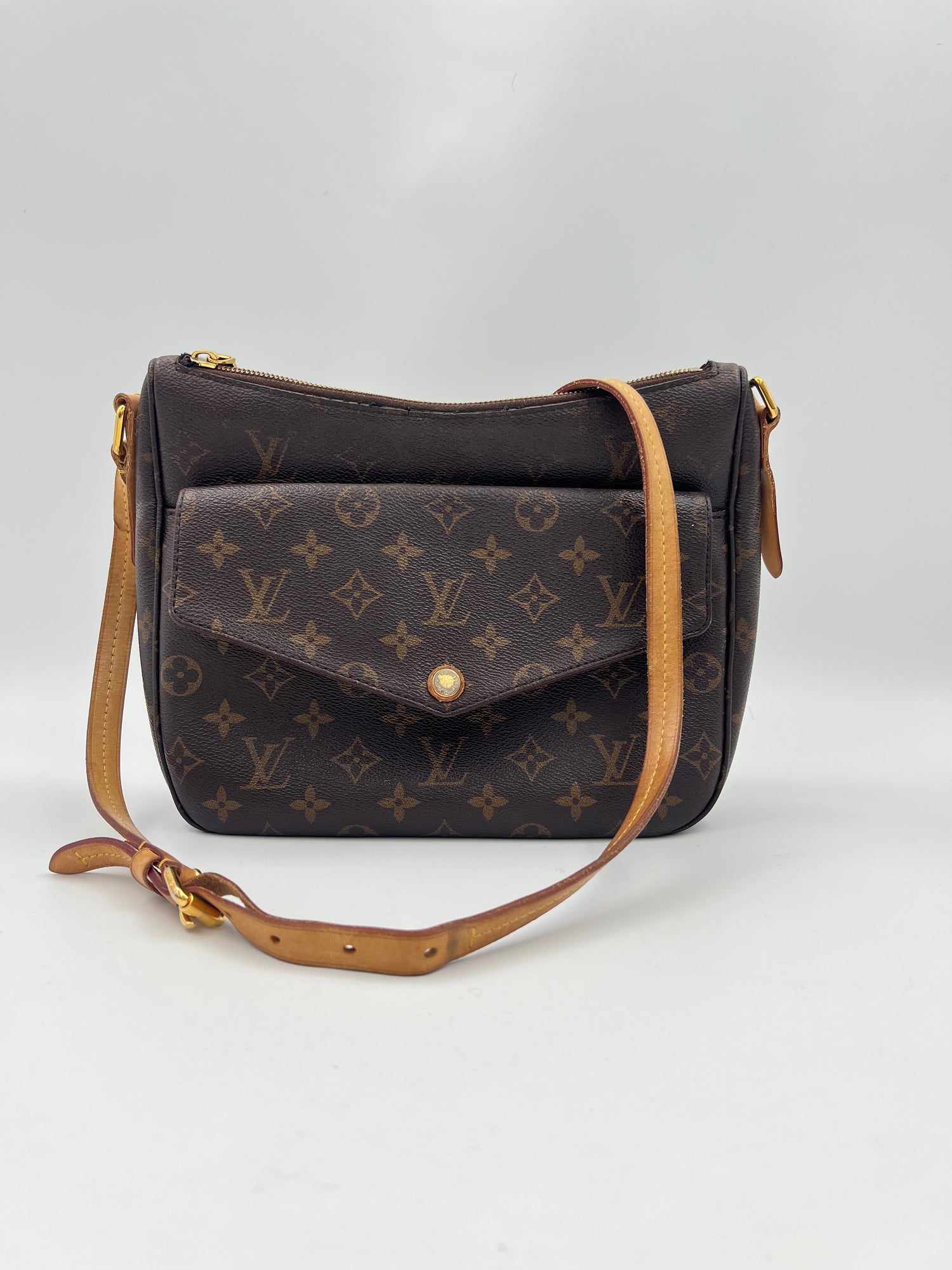 LOUIS VUITTON Handbag