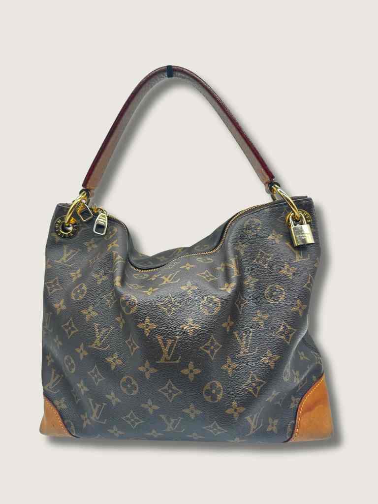 LOUIS VUITTON Handbag