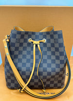 LOUIS VUITTON Excellent: This item is gently used Handbag