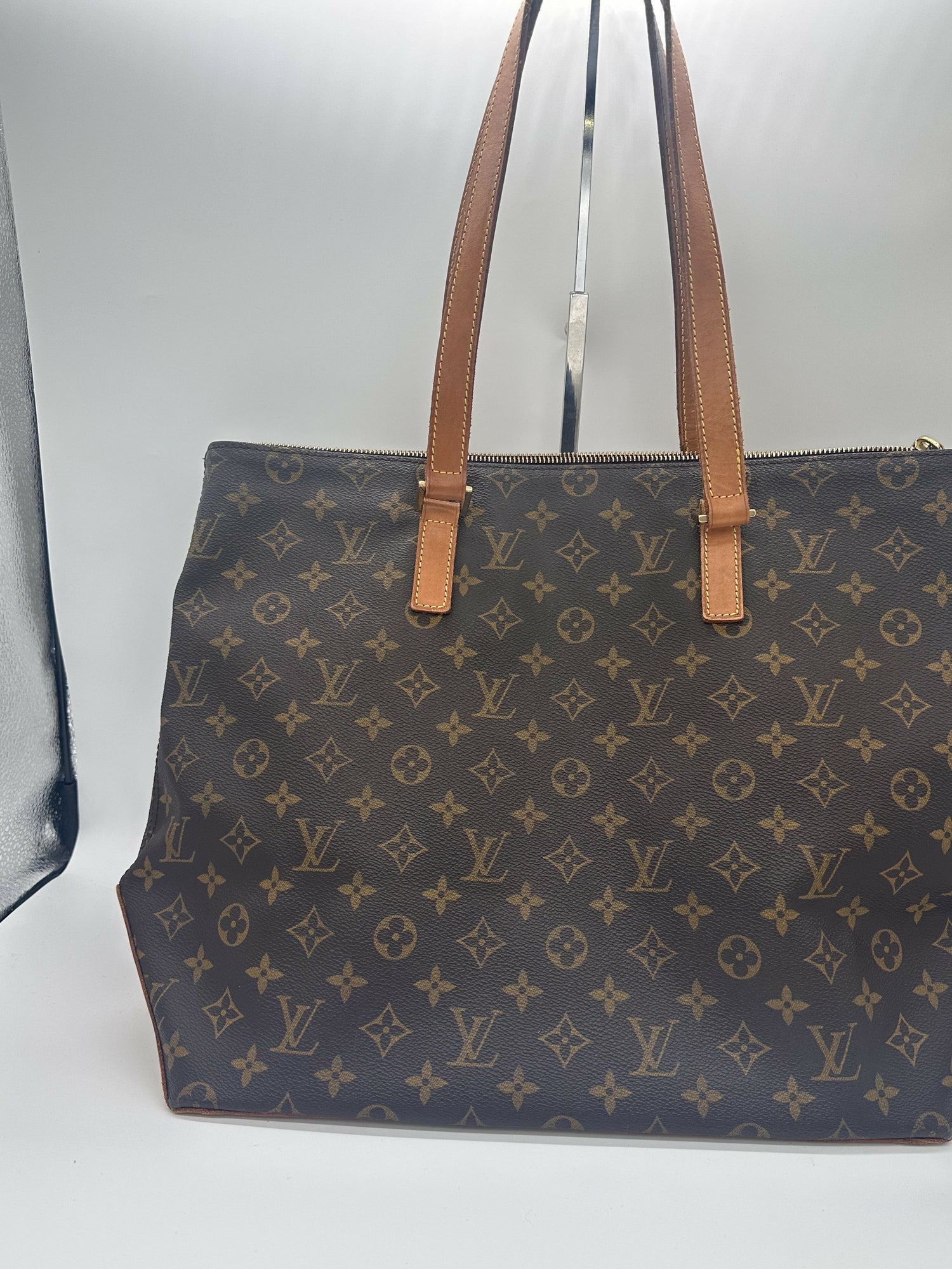 LOUIS VUITTON Handbag