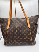 LOUIS VUITTON Handbag