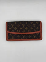 LOUIS VUITTON Clutch