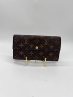 LOUIS VUITTON Excellent: This item is gently used Wallet
