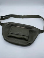 GUCCI Excellent: This item is gently used Handbag