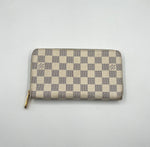 LOUIS VUITTON Fair / Well-Loved: Item shows wear Wallet