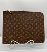 LOUIS VUITTON Excellent: This item is gently used Handbag