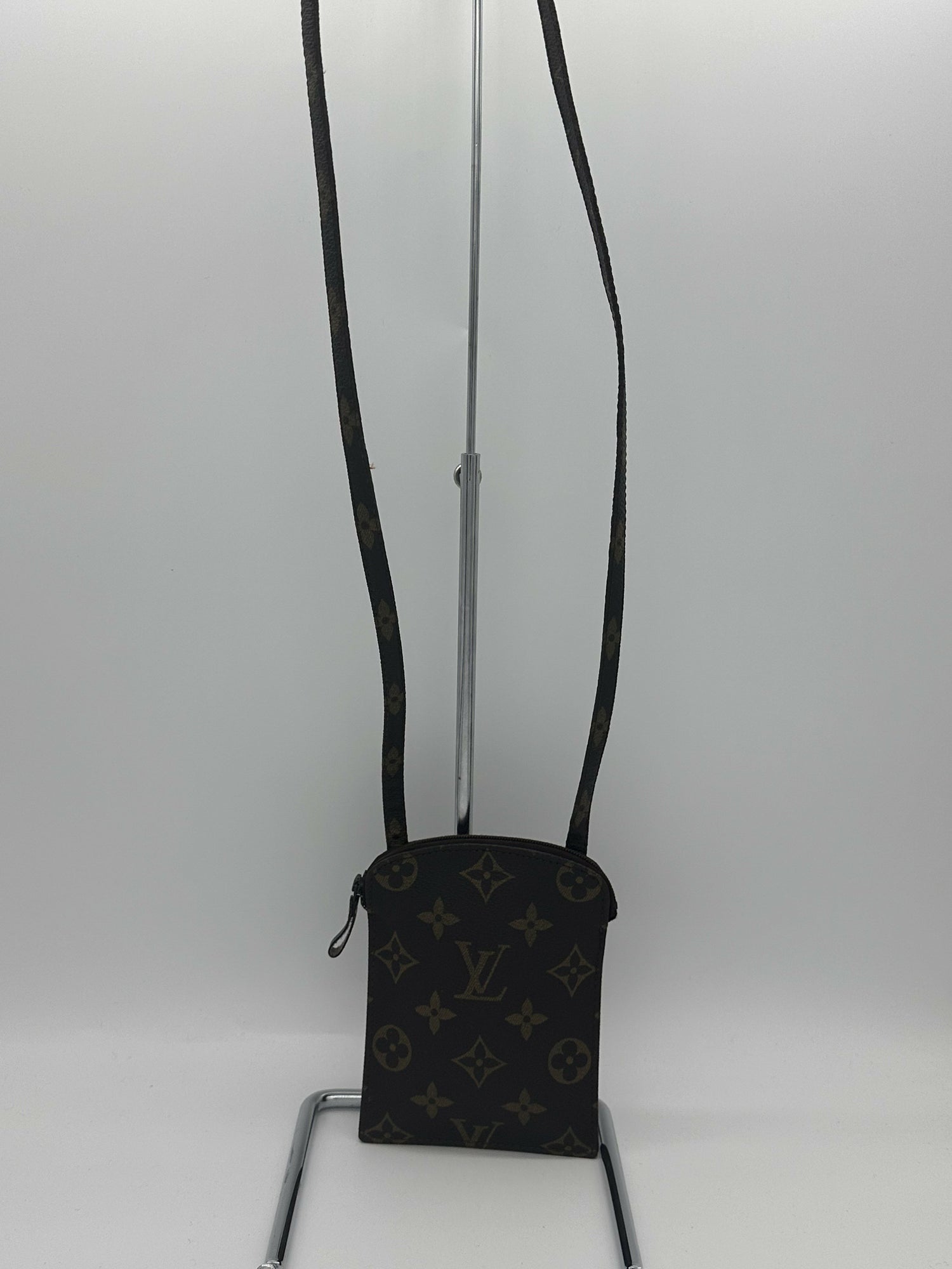 LOUIS VUITTON Handbag