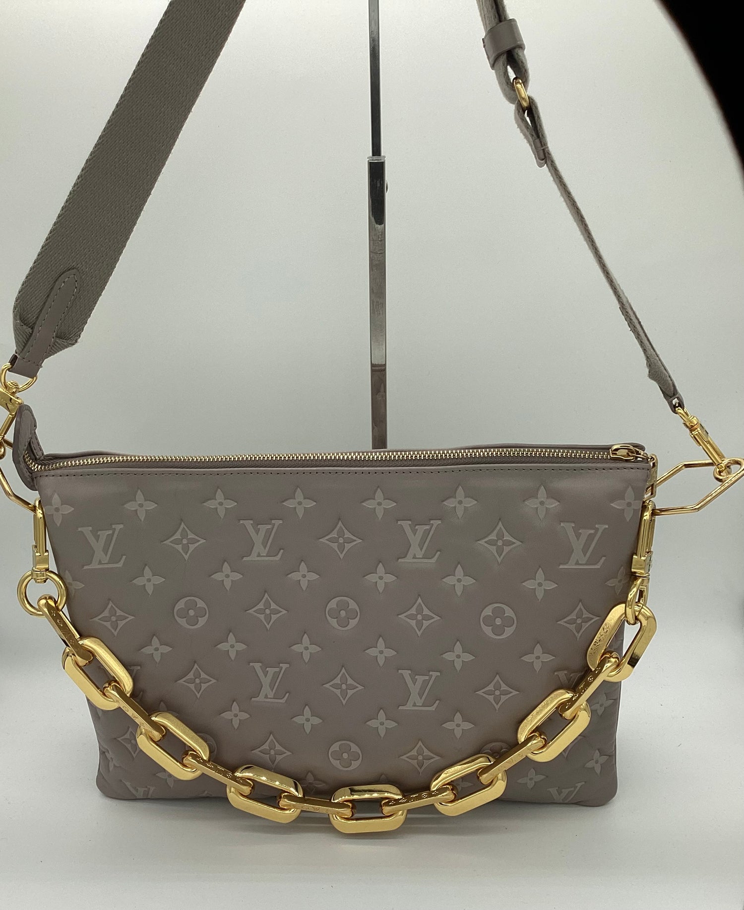 LOUIS VUITTON Handbag
