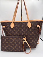 LOUIS VUITTON Excellent: This item is gently used Handbag