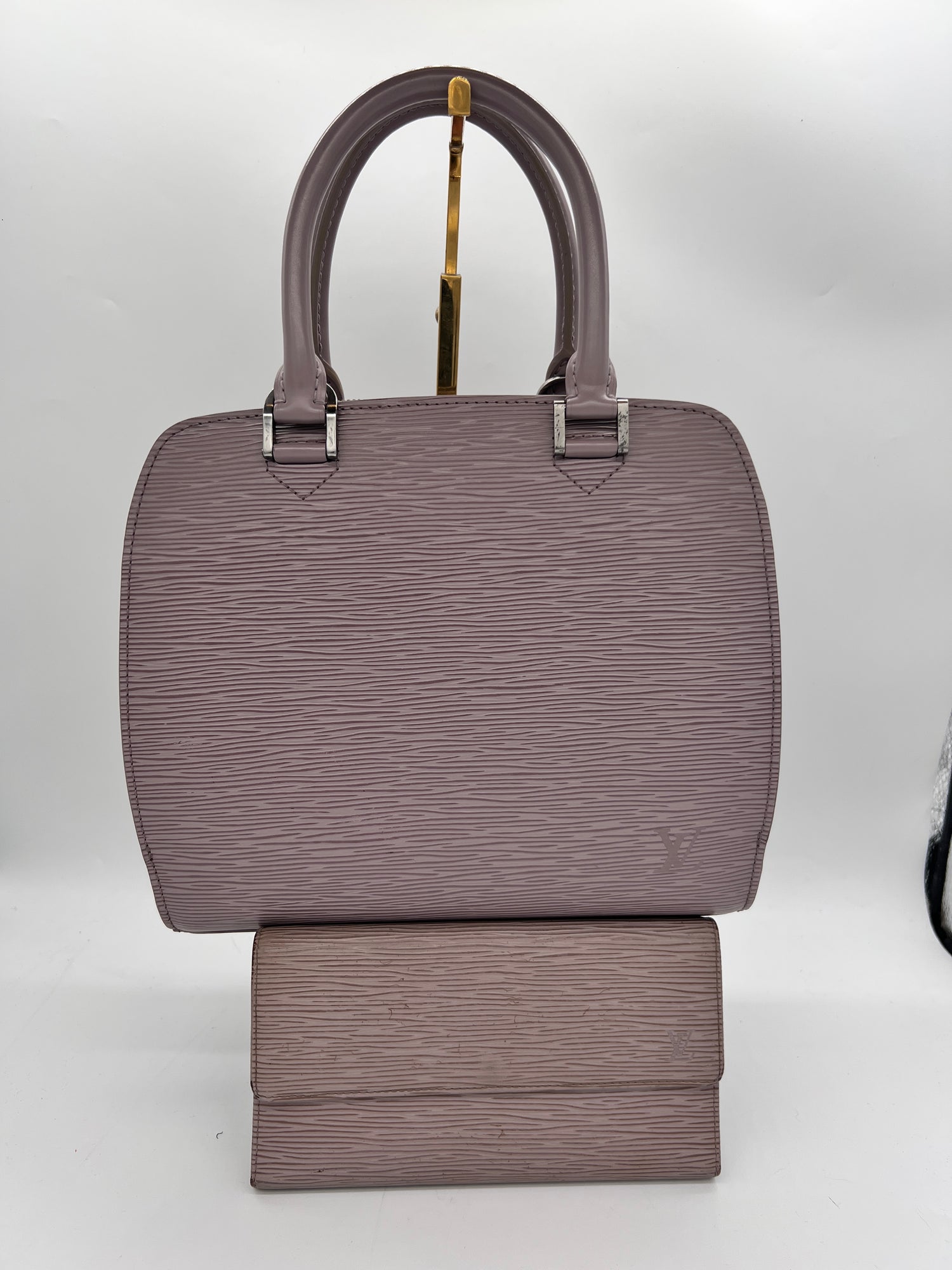 LOUIS VUITTON Handbag