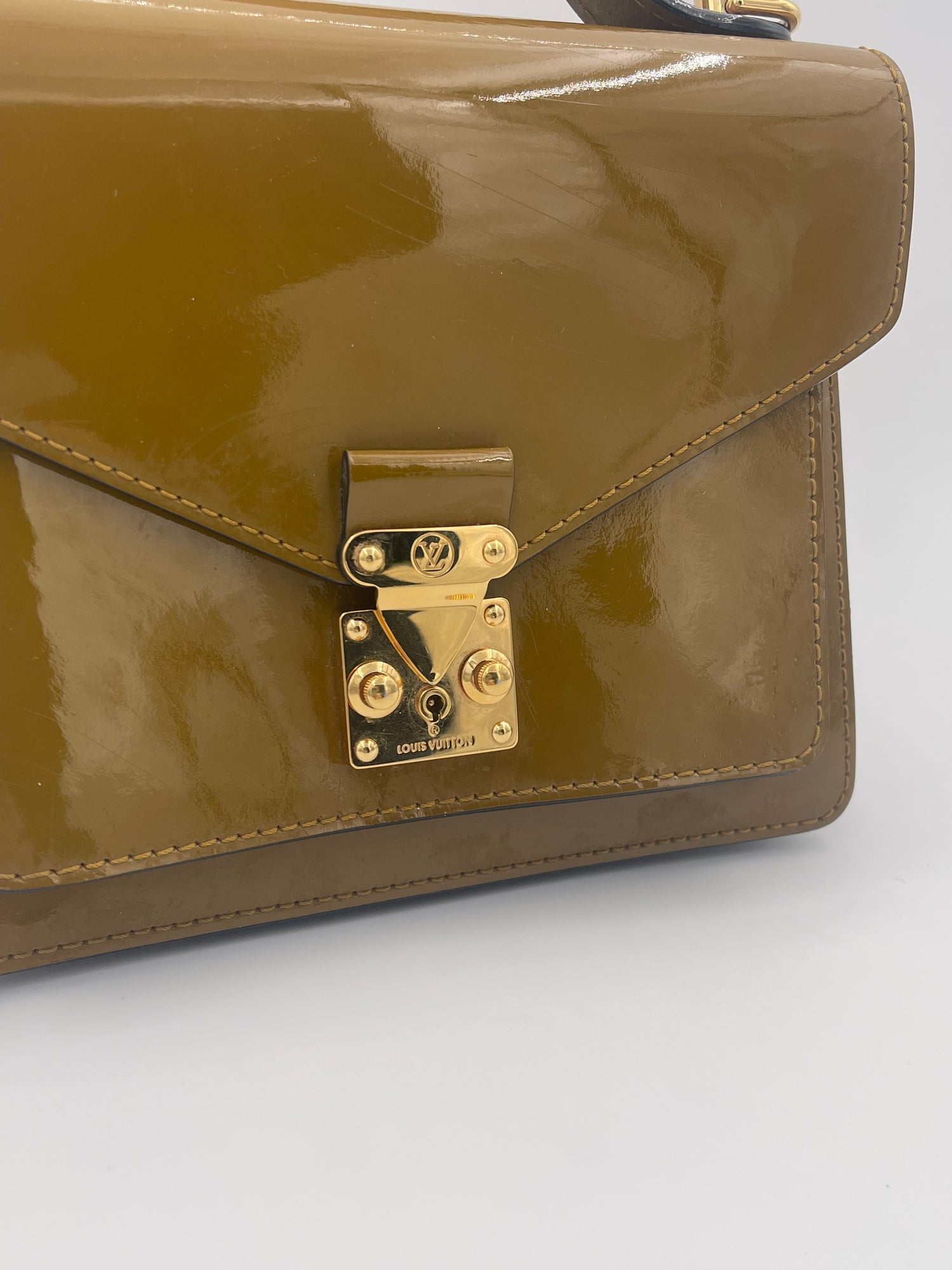 LOUIS VUITTON Handbag