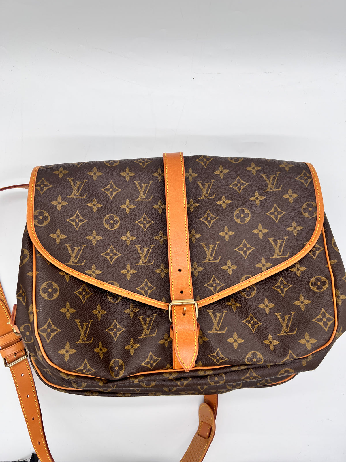 LOUIS VUITTON Handbag