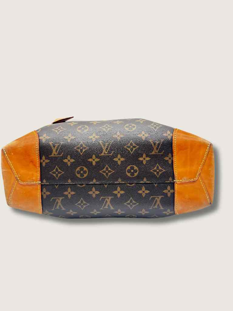 LOUIS VUITTON Handbag