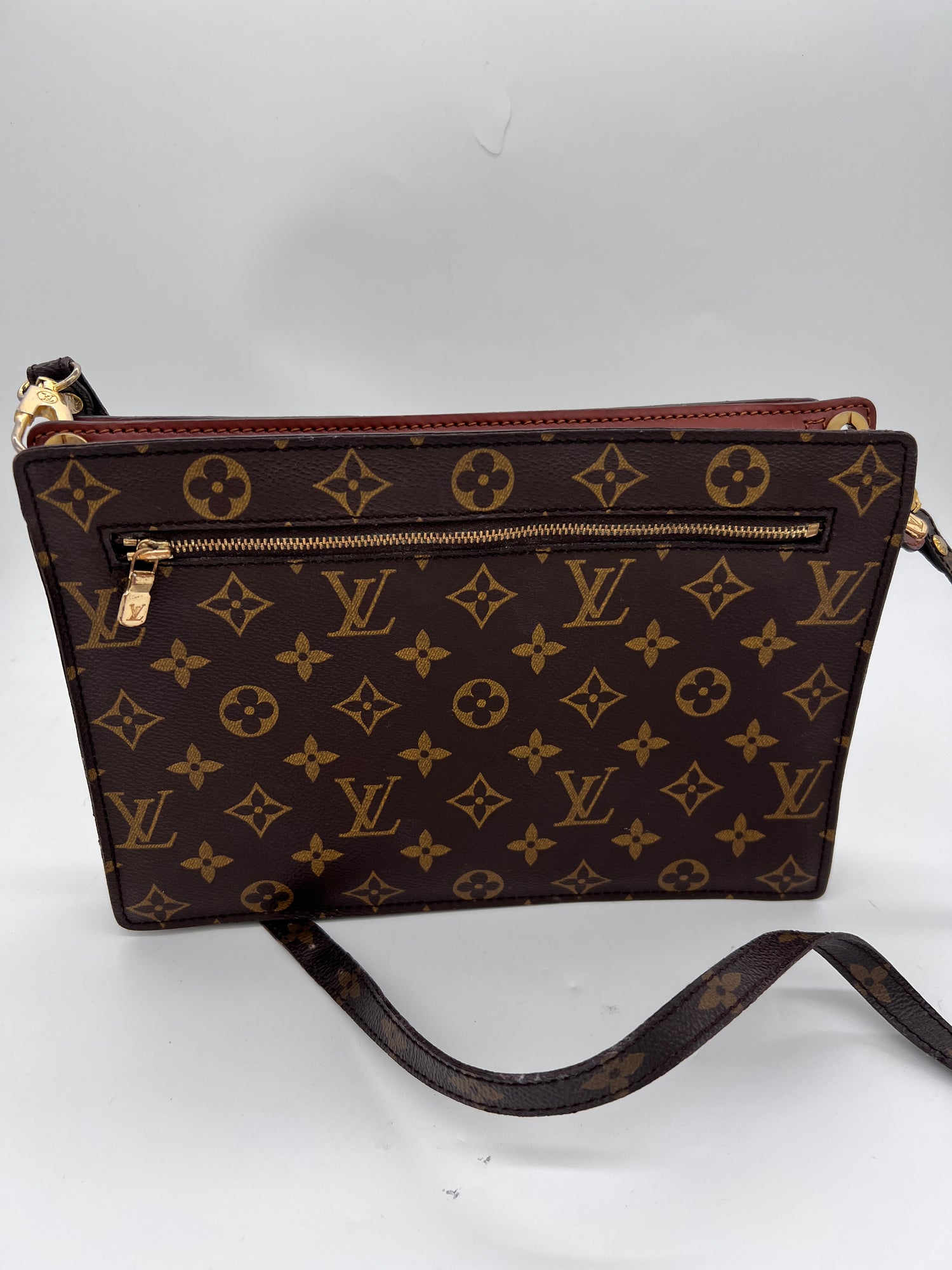 LOUIS VUITTON Handbag