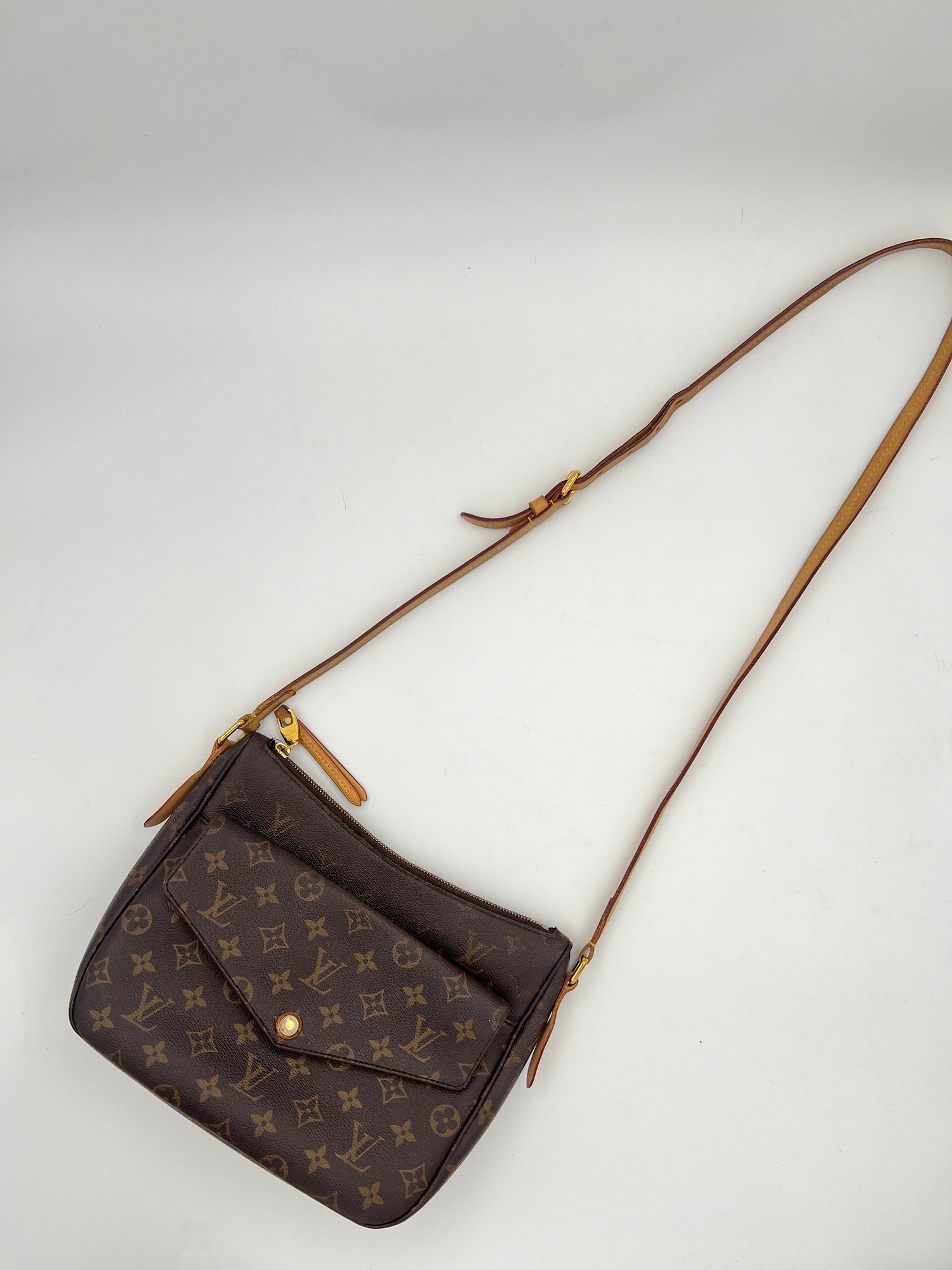 LOUIS VUITTON Handbag