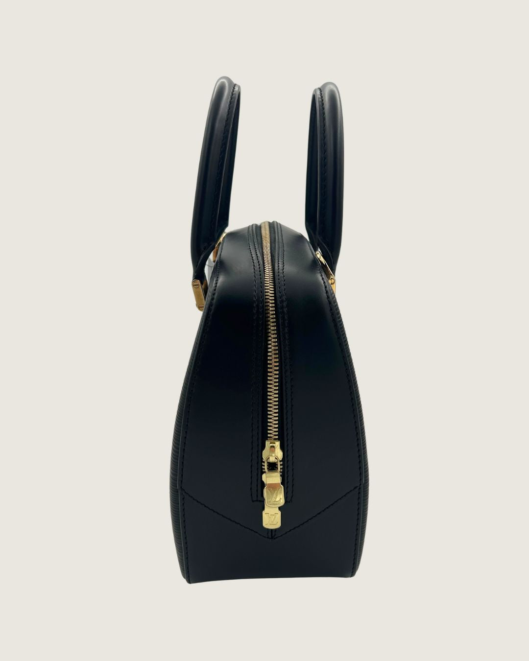 LOUIS VUITTON Like New / NWOT: The item is pristi Handbag