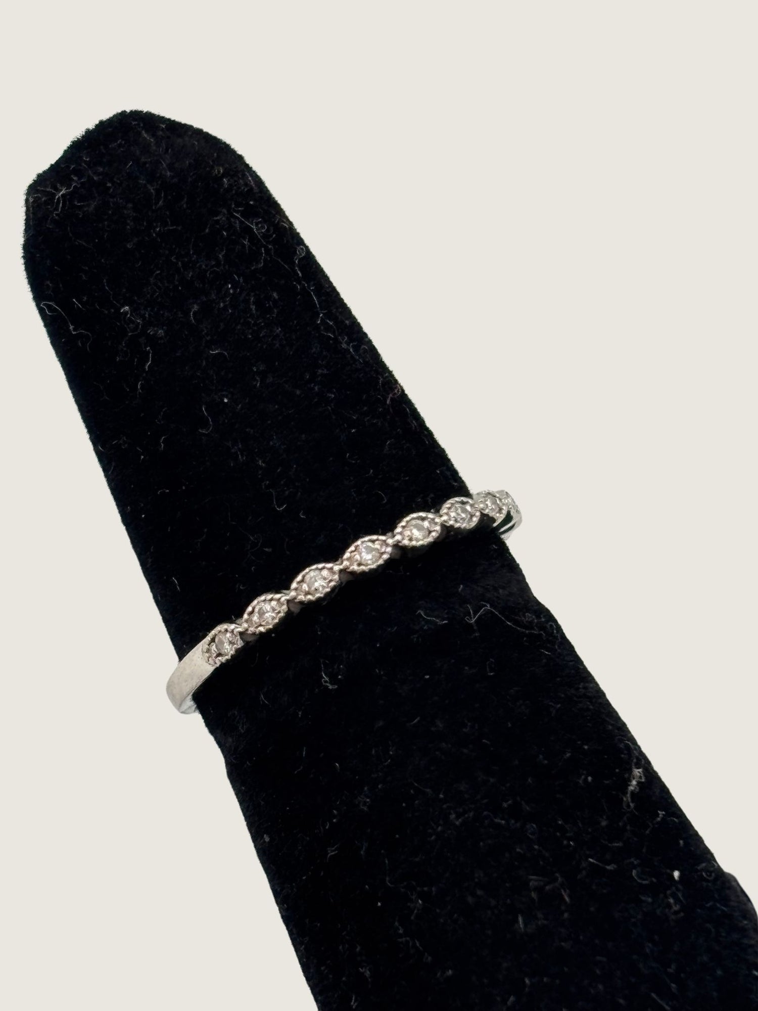 14k White Gold 6 Excellent: This item is gently used Ring