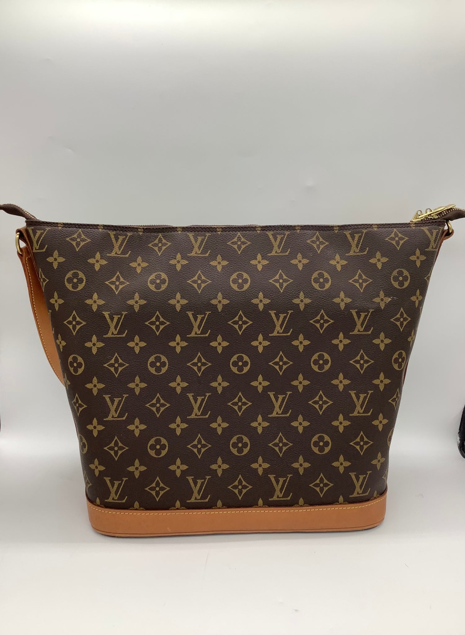 LOUIS VUITTON Excellent: This item is gently used Handbag