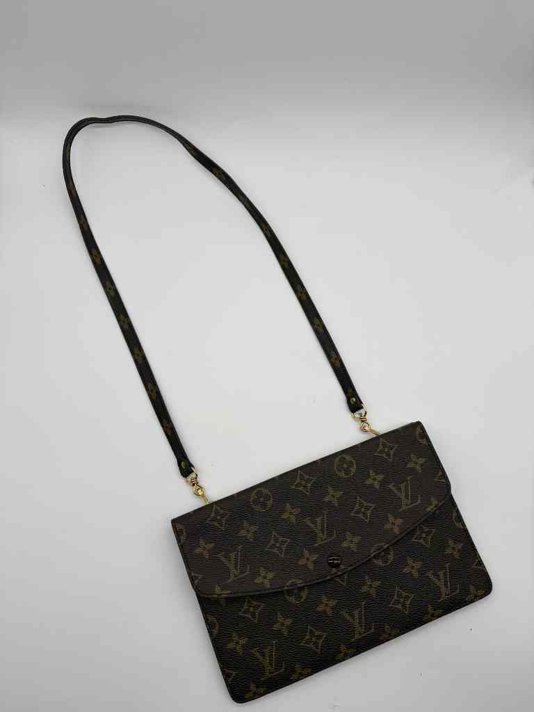 LOUIS VUITTON Handbag