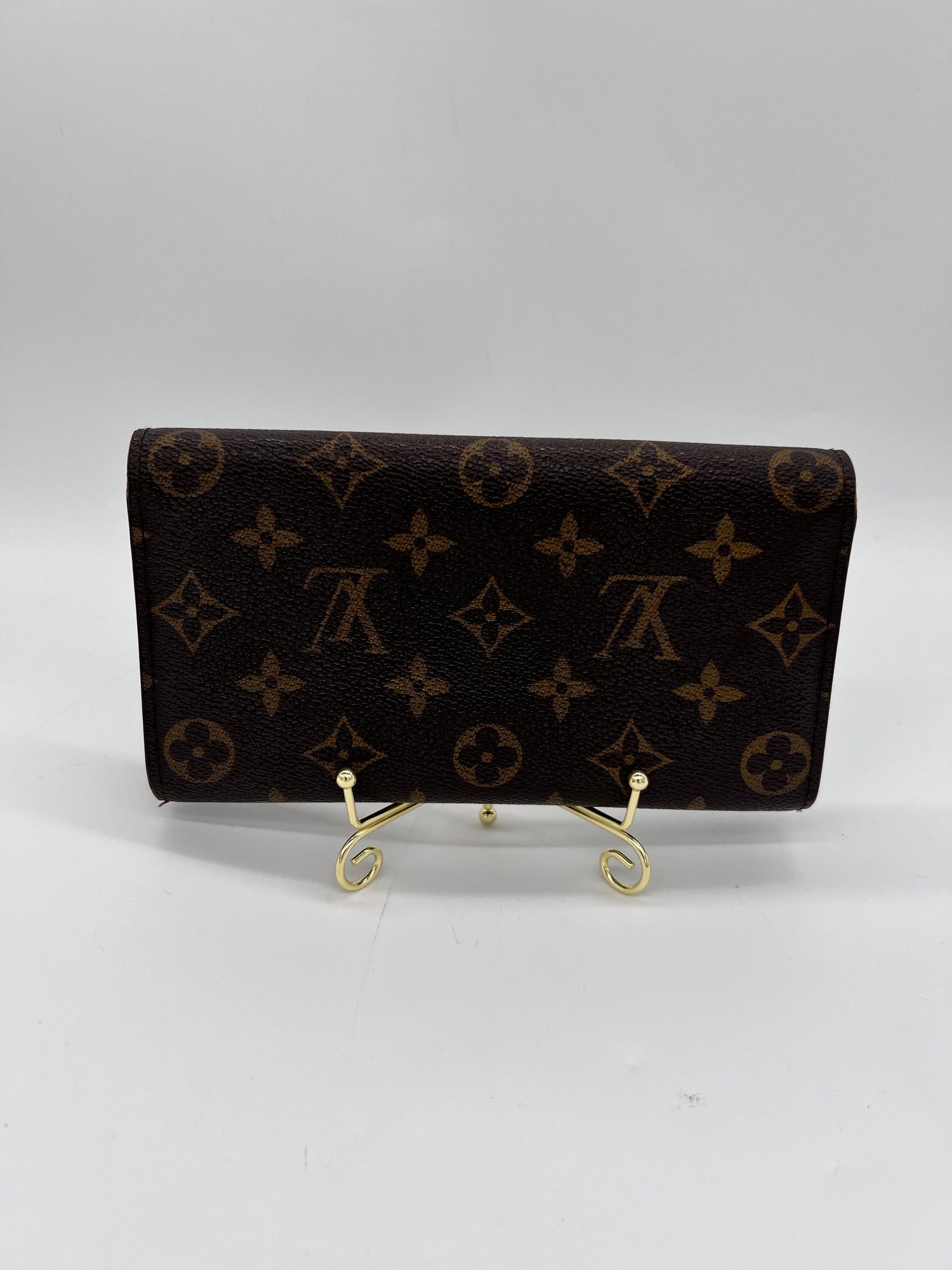 LOUIS VUITTON Excellent: This item is gently used Wallet