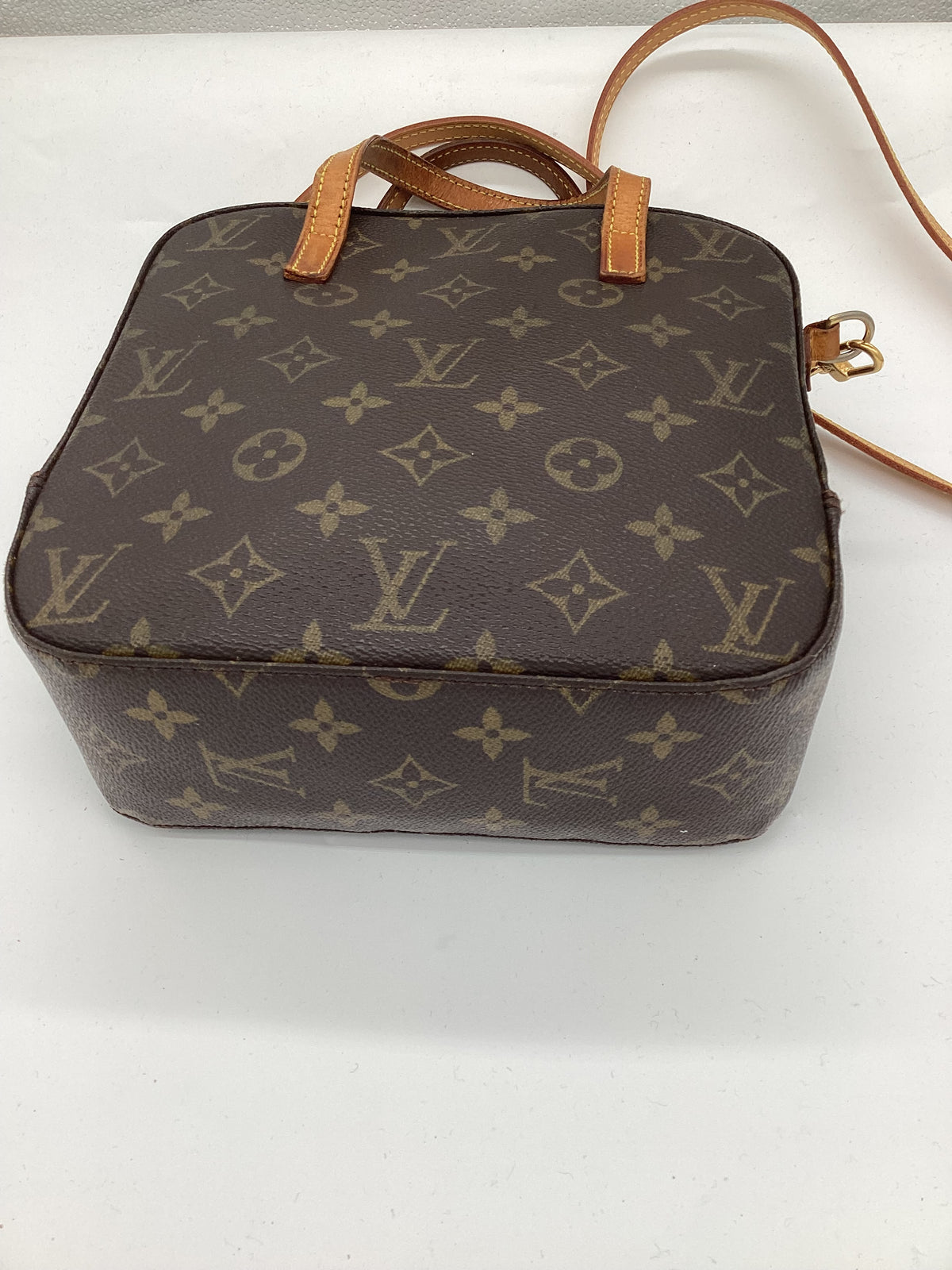 LOUIS VUITTON Handbag