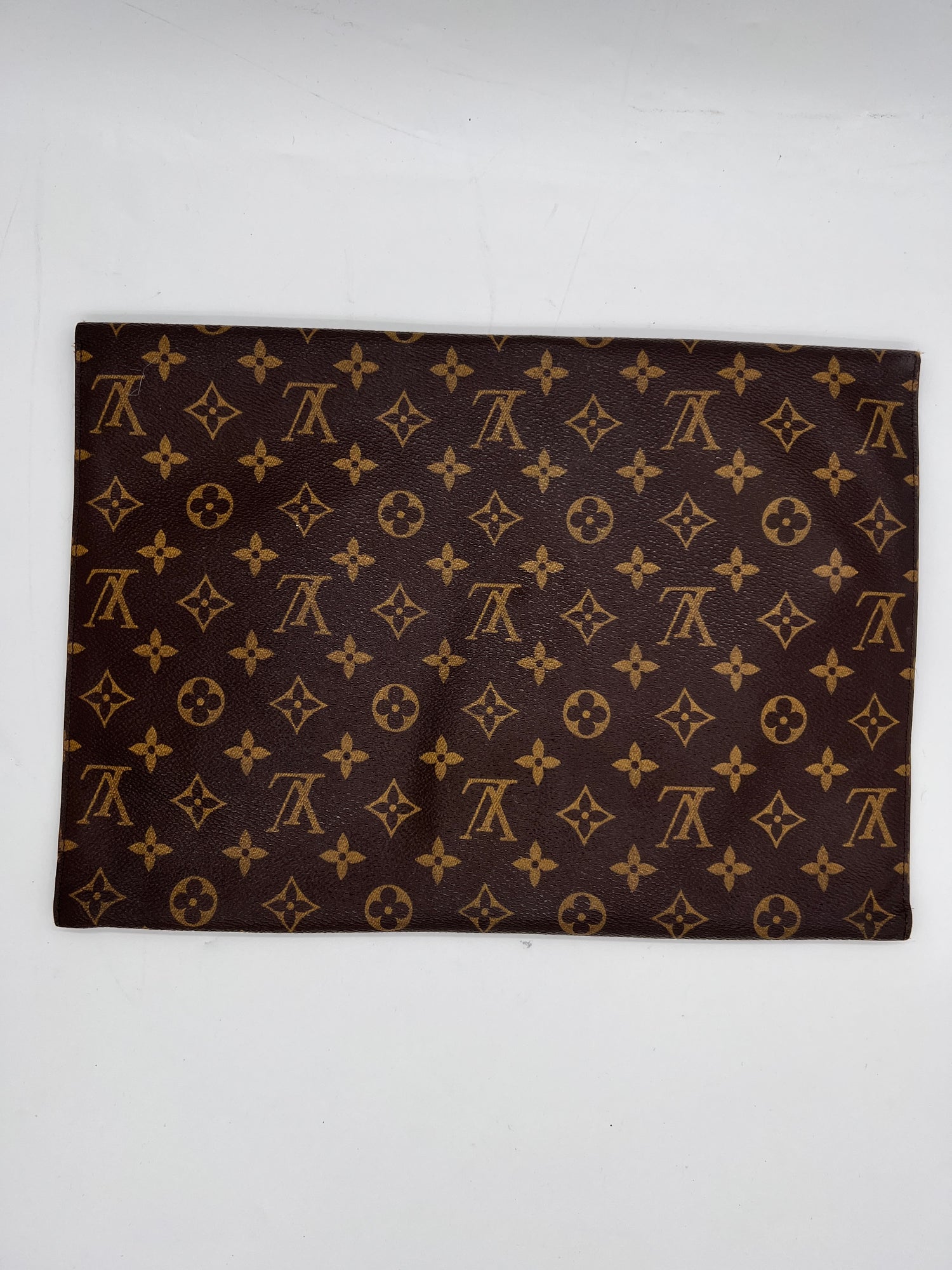 LOUIS VUITTON Clutch