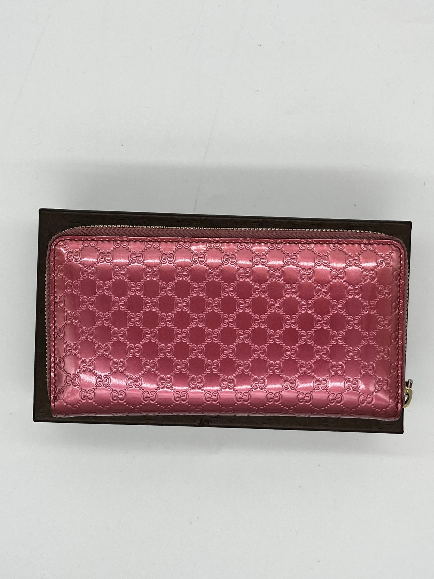 GUCCI Like New / NWOT: Item is pristine Wallet