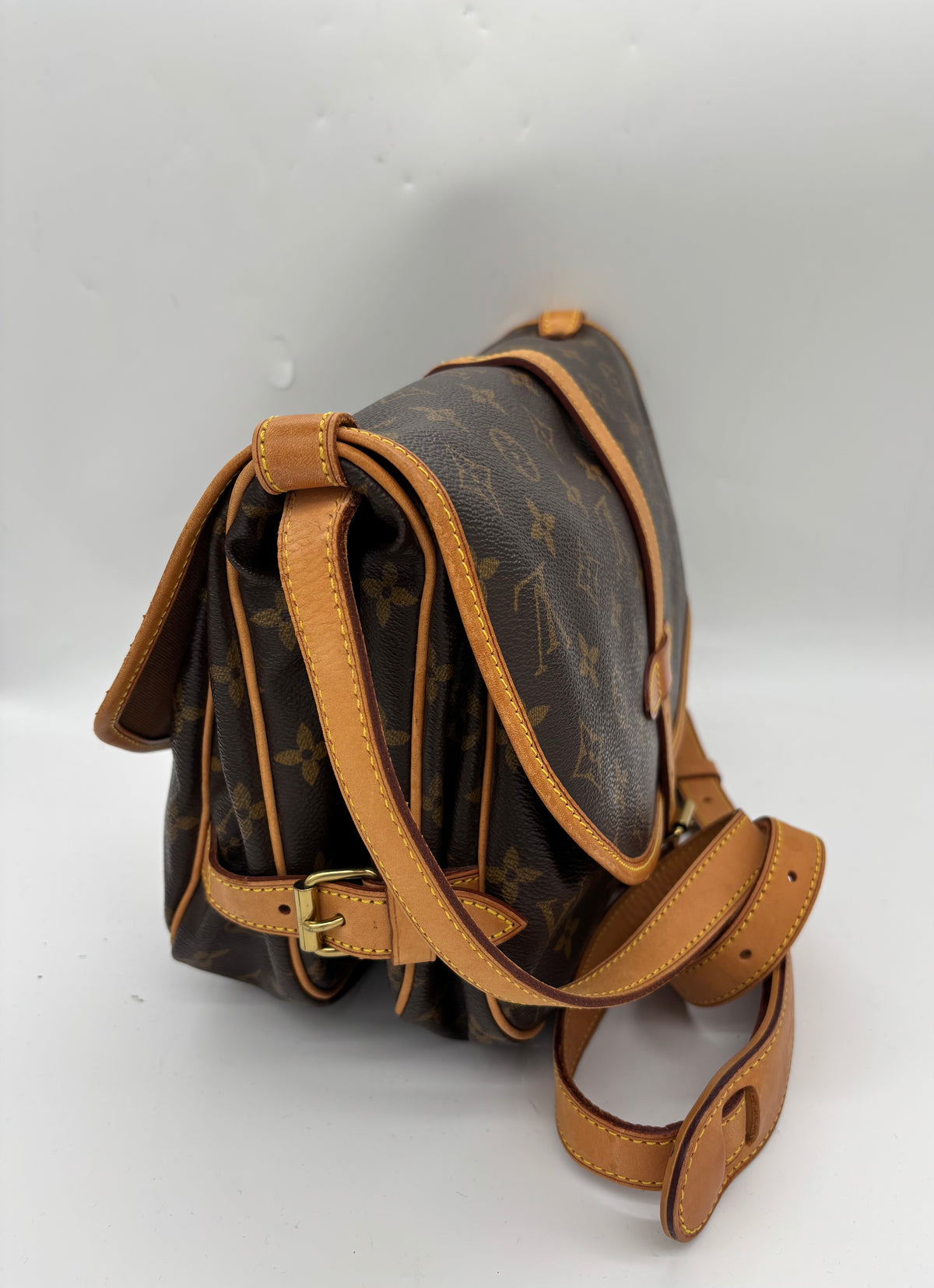 LOUIS VUITTON Handbag