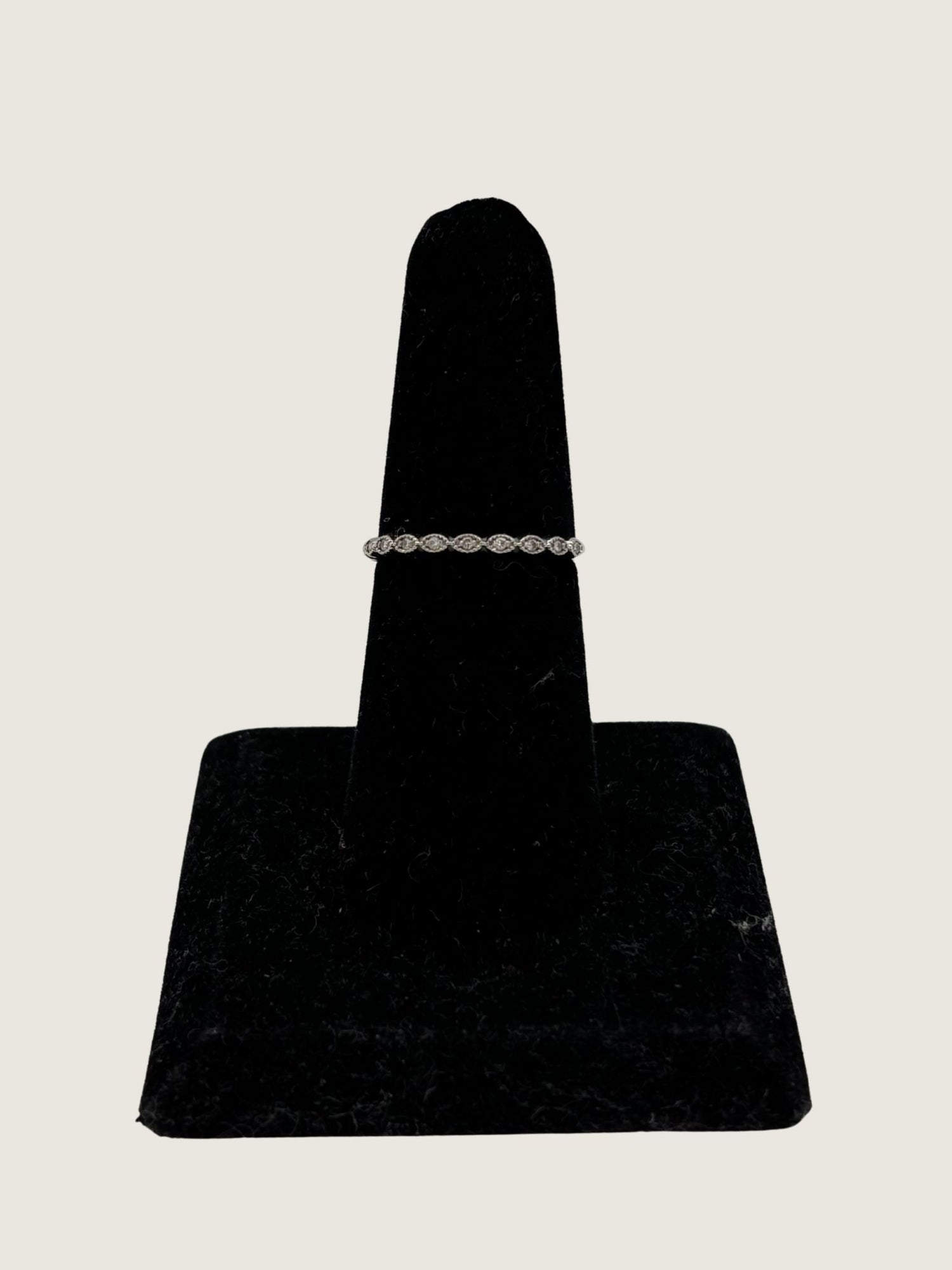 14k White Gold 6 Excellent: This item is gently used Ring