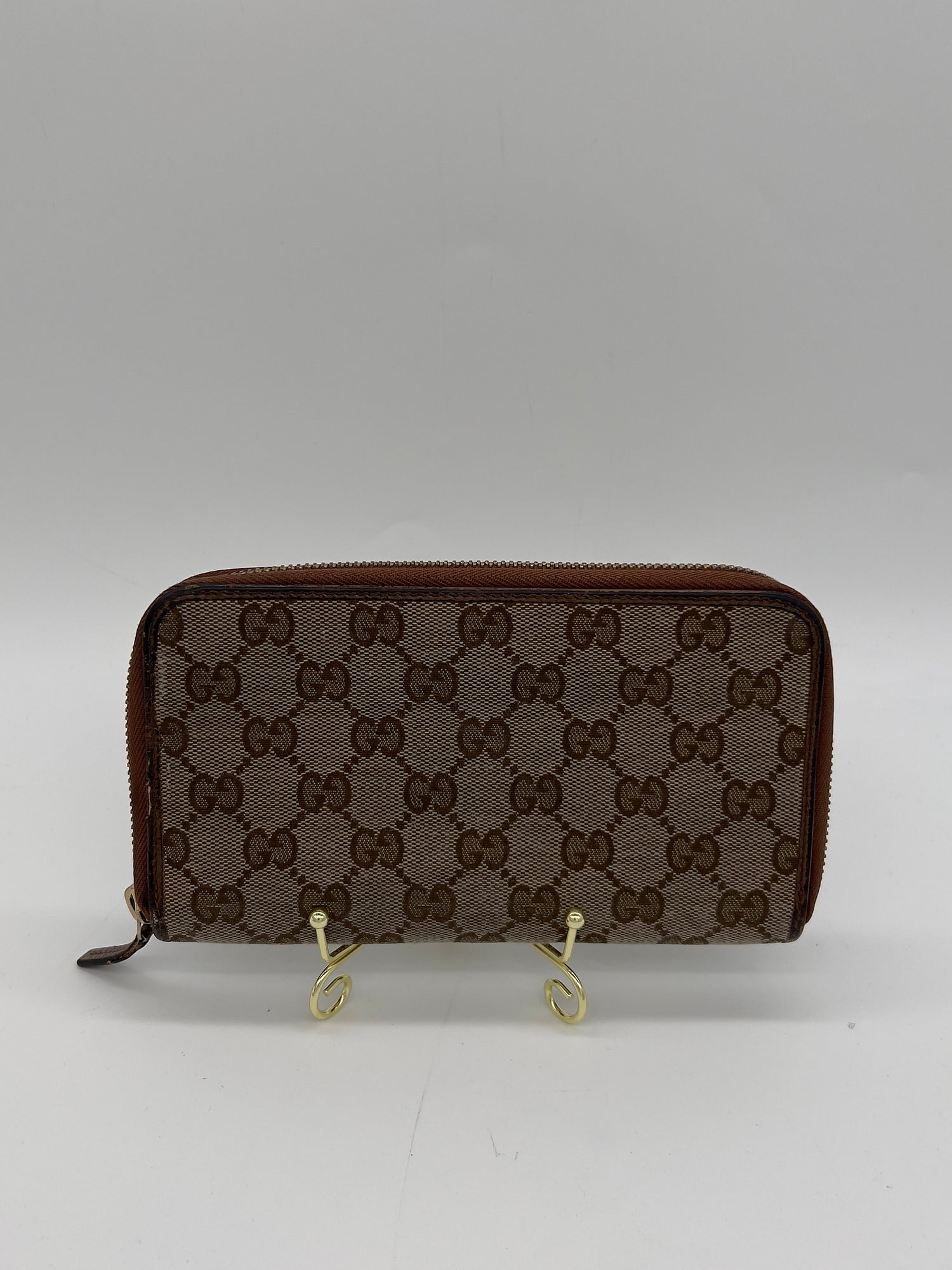 GUCCI Good: This item has obvious signs o Wallet