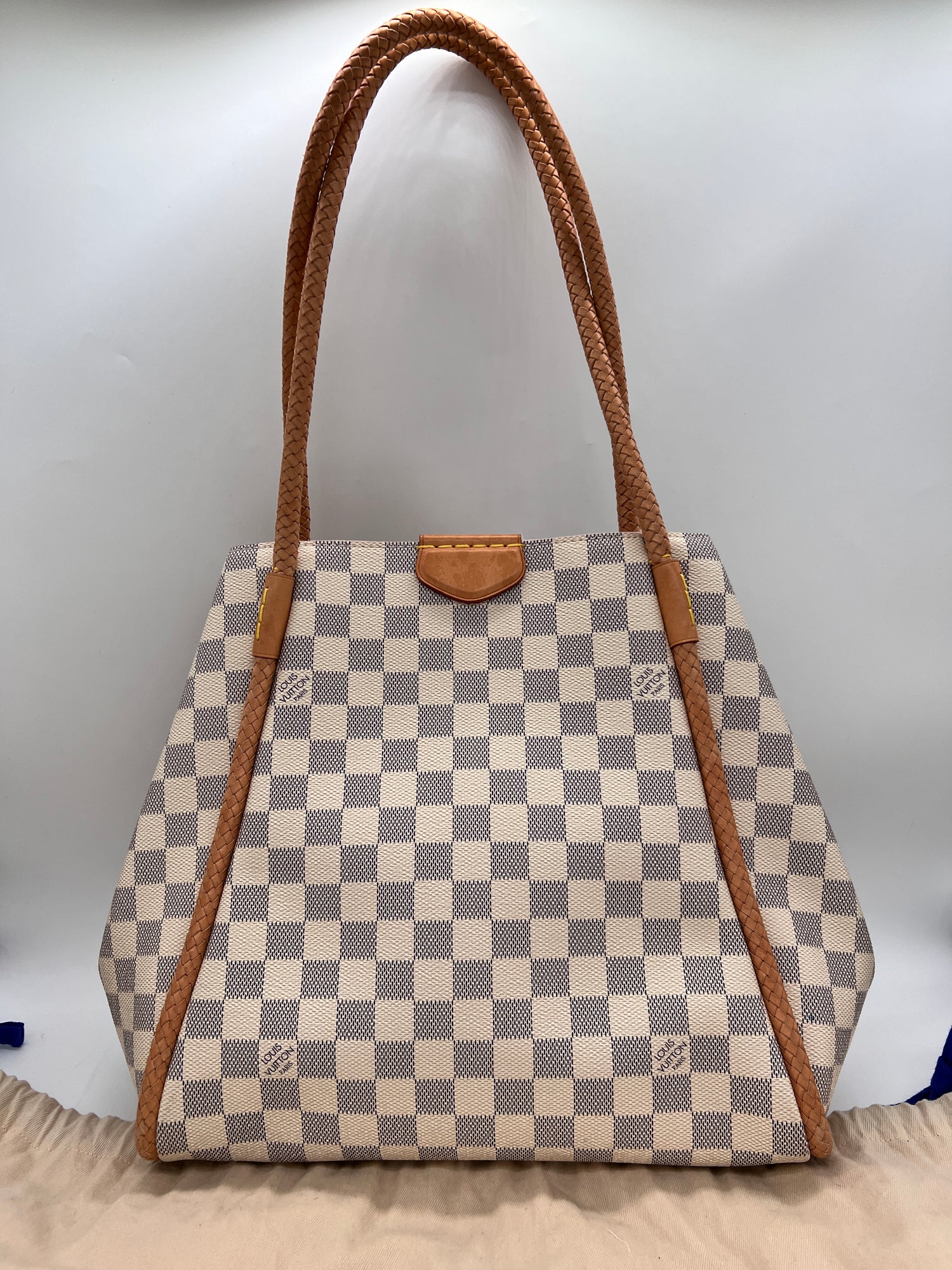 LOUIS VUITTON Like New / NWOT: Item is pristine Handbag