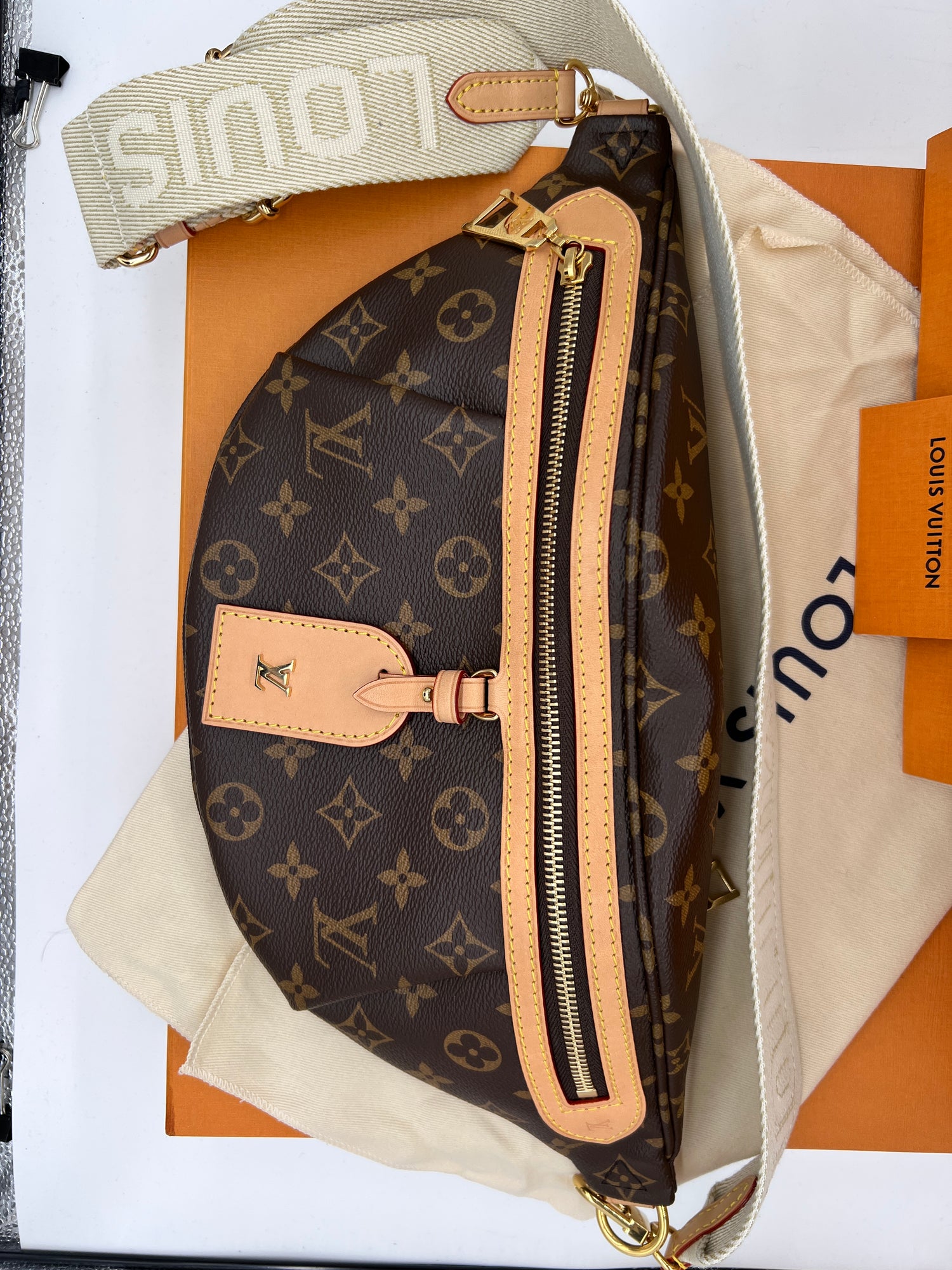 LOUIS VUITTON Handbag
