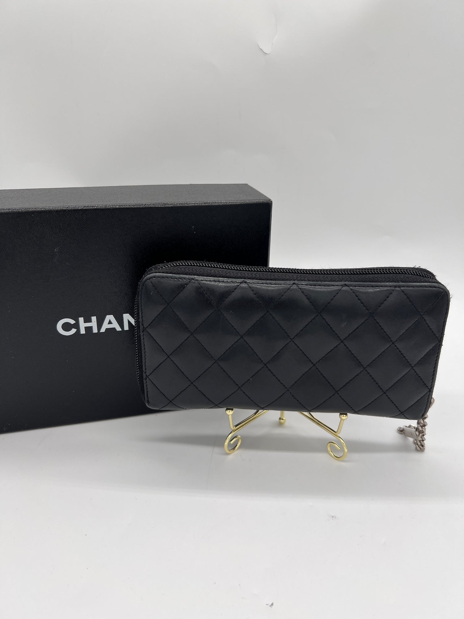 CHANEL Excellent: This item is gently used Wallet