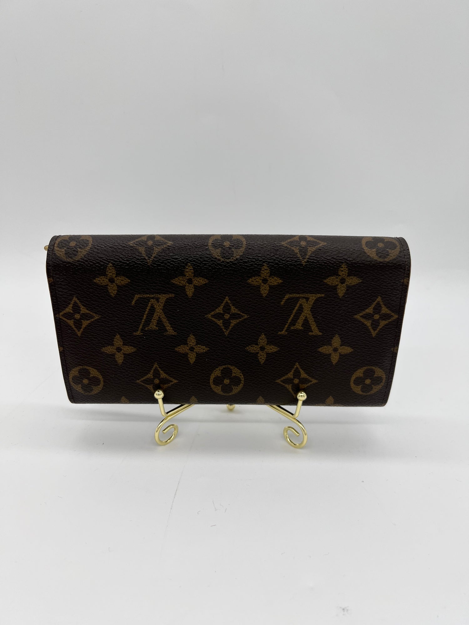 LOUIS VUITTON Excellent: This item is gently used Wallet