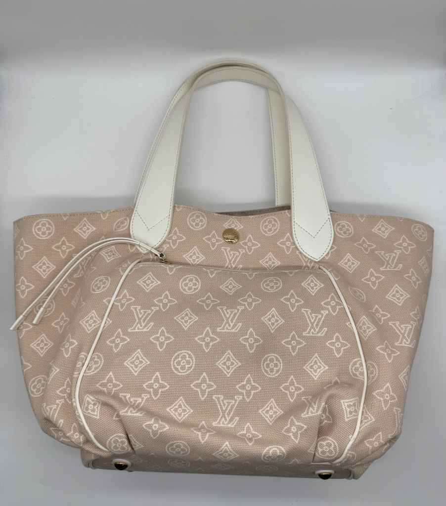 LOUIS VUITTON Handbag