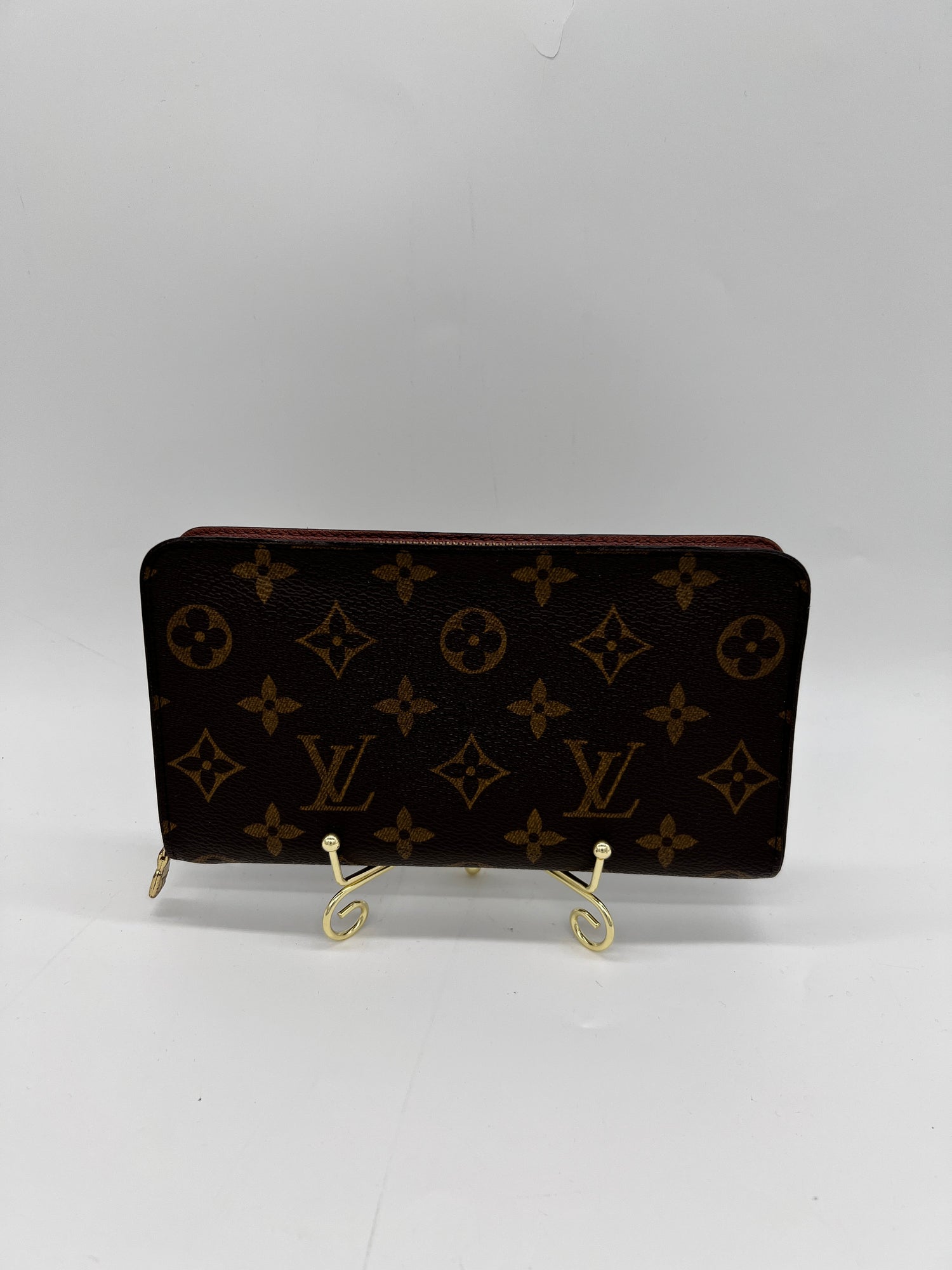 LOUIS VUITTON Excellent: This item is gently used Wallet
