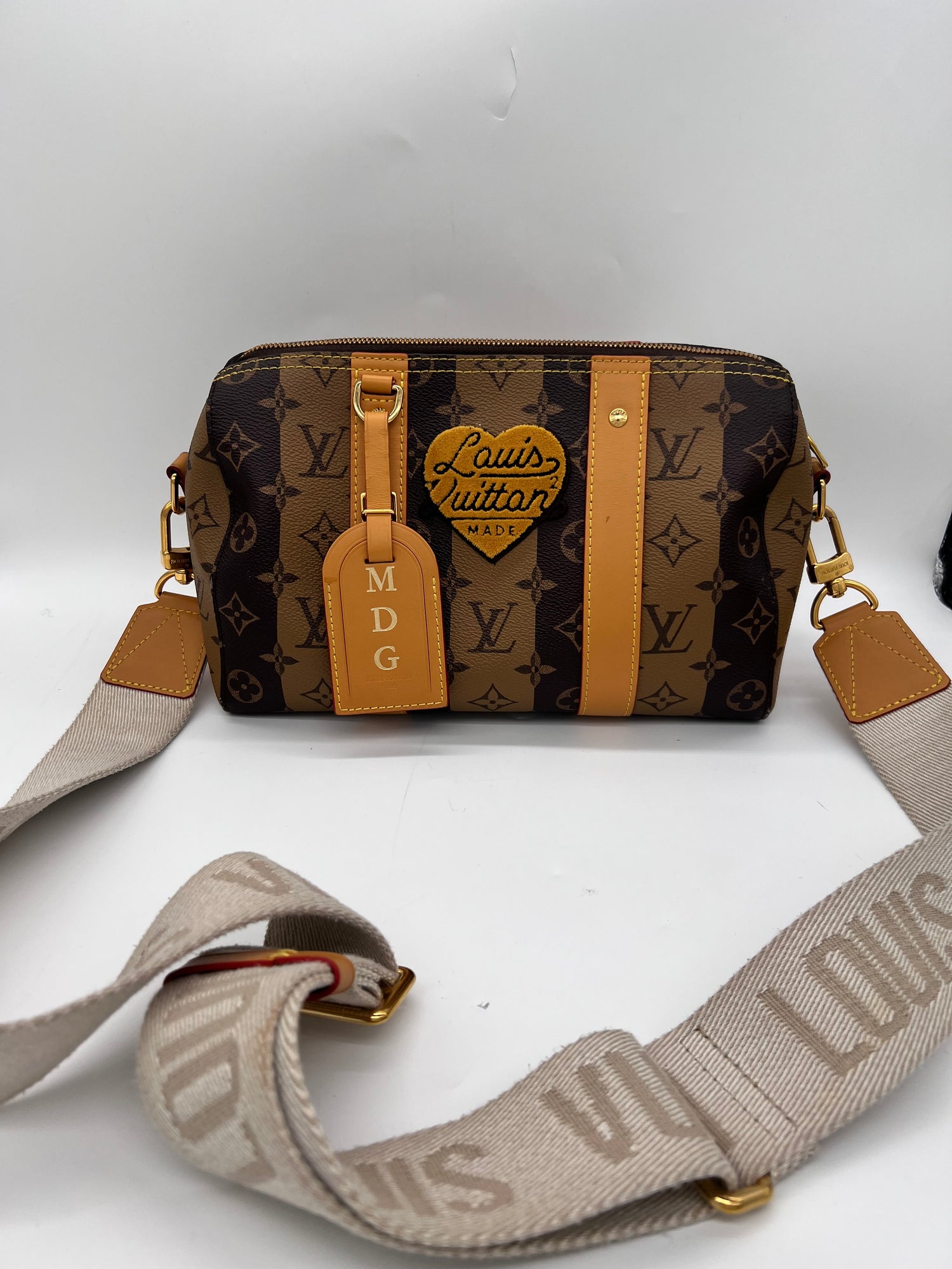 LOUIS VUITTON Excellent: This item is gently used Handbag