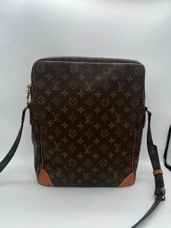 LOUIS VUITTON Handbag