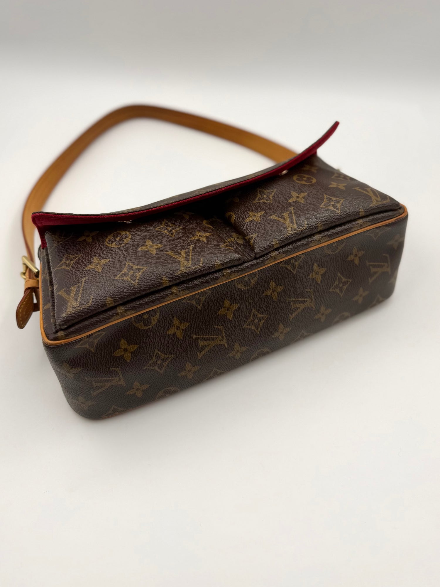 LOUIS VUITTON Handbag