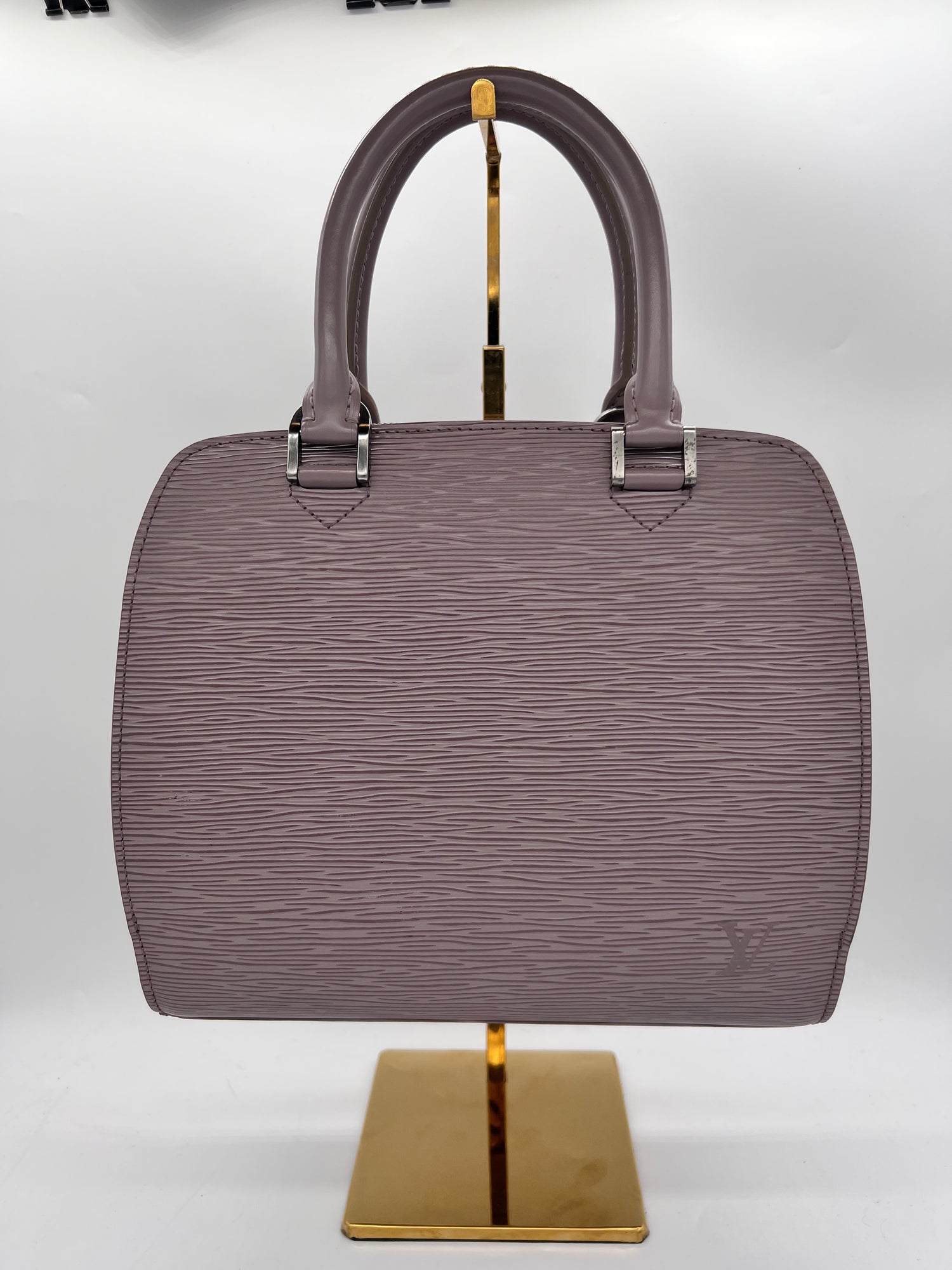LOUIS VUITTON Handbag