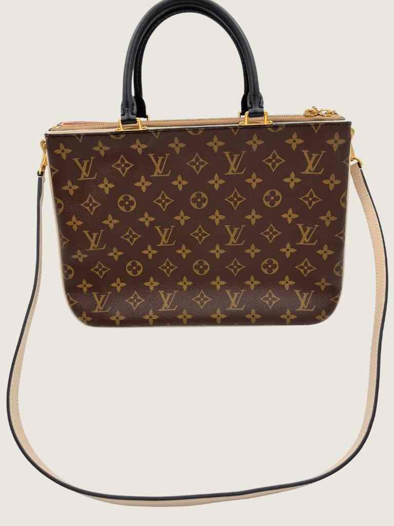 LOUIS VUITTON Handbag